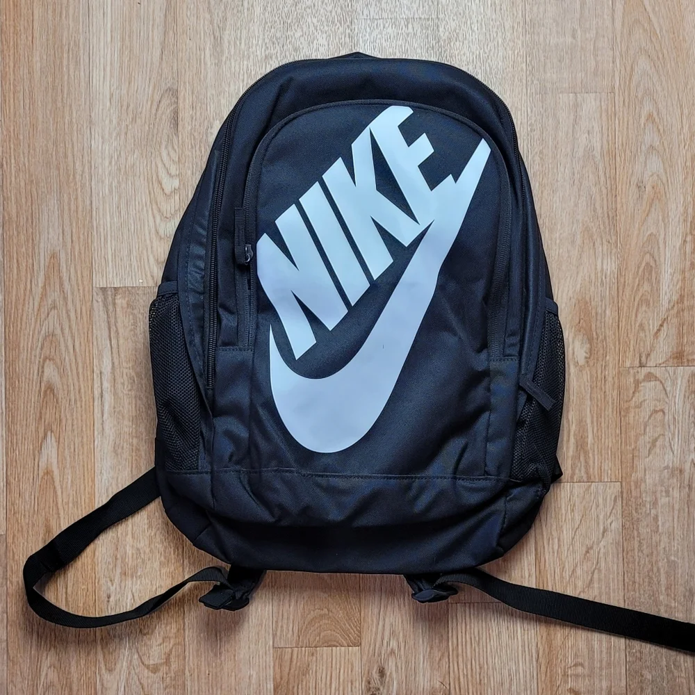 black nike backpack men - Accessories - Air Graphic 26 liters 53.5 x 33 x 18 cm (H x W x D) The inner compartment is suitable for storing laptops up to approximately 38 cm in size Nike Utility Elite Backpack (37L)